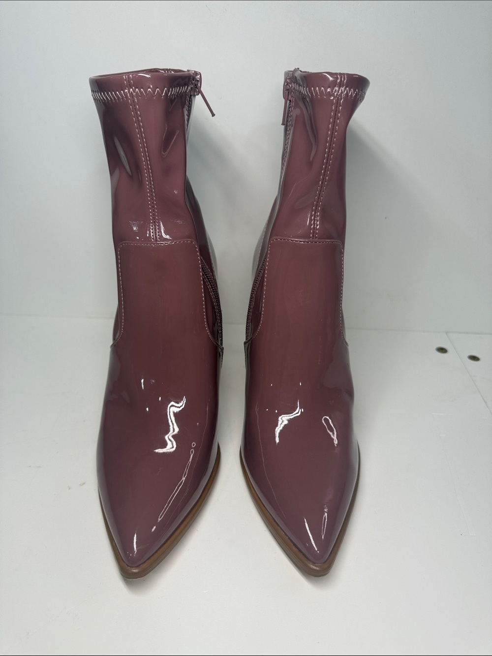 STEVE MADDEN Patent Pointed-Toe Ankle Boots in Mauve Size 7.5
